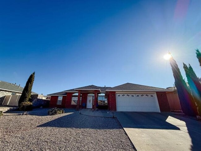 Building Photo - 2409 Saguaro Loop