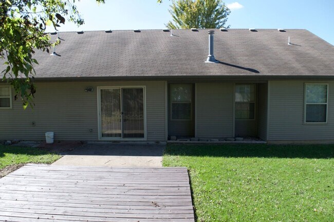 Building Photo - Great 3 Bed 2 Bath House In Ashland MO!