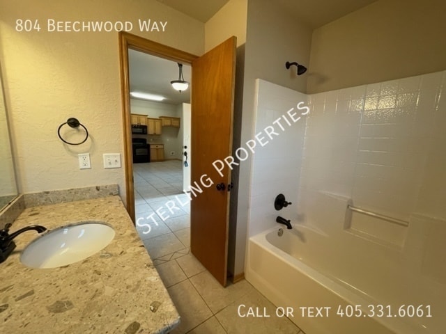 Building Photo - 804 Beechwood Way
