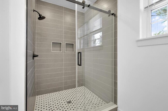 Building Photo - 2670 Braddock St