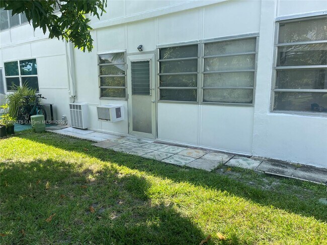 Building Photo - 51 NE 204th St