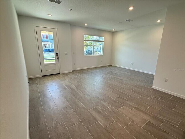 Building Photo - 9847 Walkway Dr