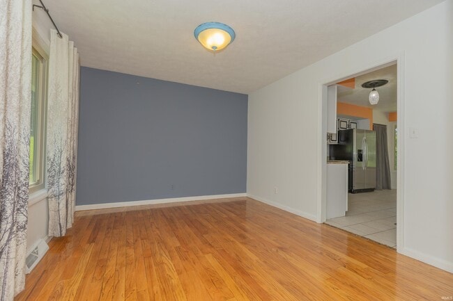 Building Photo - 5122 Woodridge Dr