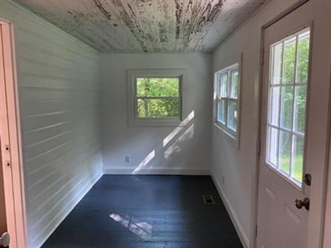 Building Photo - Harriman 37748 - Charming 2-bedroom, 1.5-b...