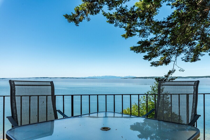 Building Photo - 2038 S Breezy Point Rd