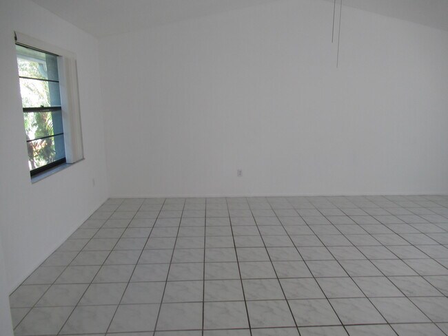 Building Photo - 9141 SW 22nd St