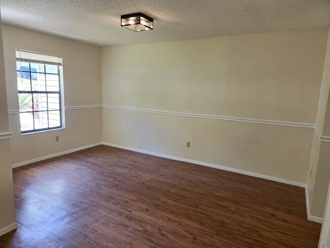 Building Photo - 1232 Woodridge Ct