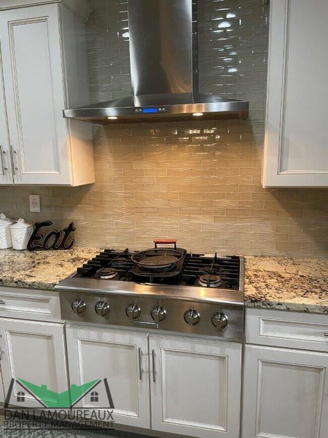 Building Photo - Executive Home in Gated Community Wildwings