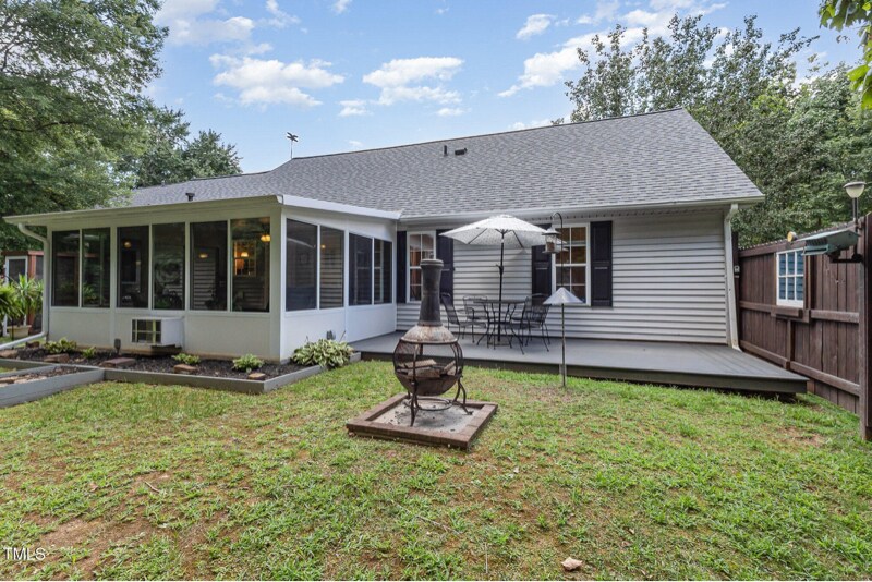 Building Photo - 105 Fox Den Ct