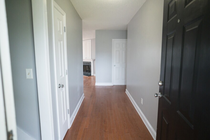 Entrance - 6312 Branford Rd