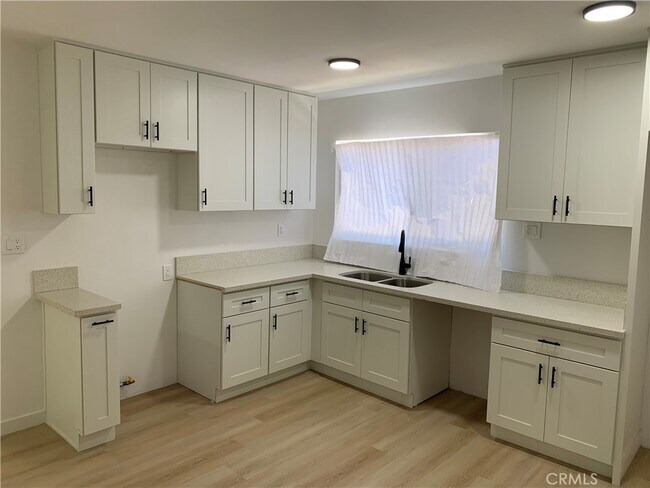 Building Photo - 1211 W 40th Pl