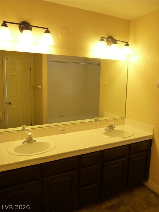 Building Photo - 7845 S Meadow Creek
