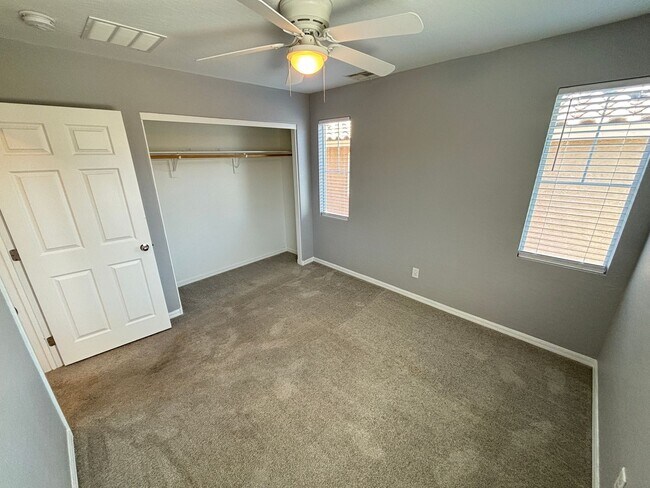 Building Photo - Beautiful 4Bed/3Bath/2Car Residence located in Providence