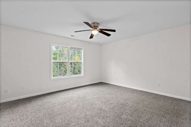 Building Photo - Spacious 4-Bedroom Gem with 2.5 Baths in t...