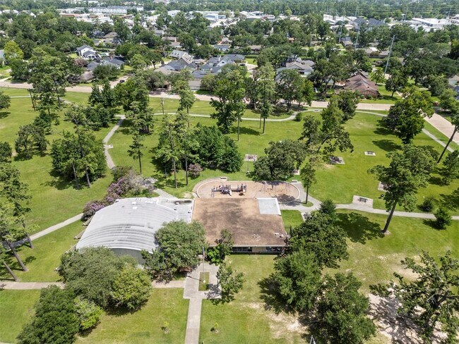 Building Photo - 5019 Oak Forest Dr