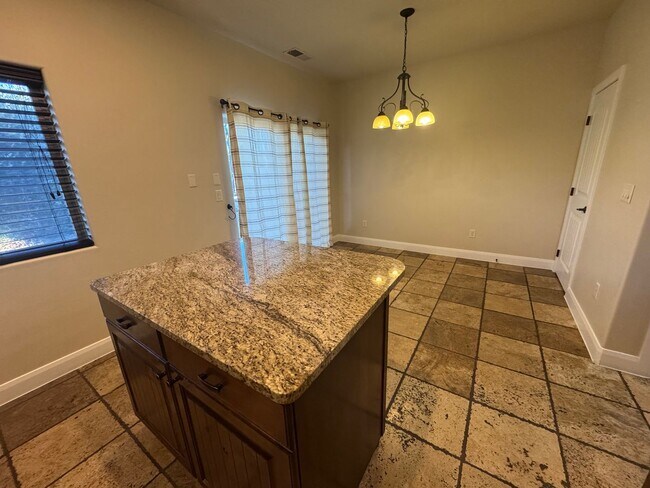 Building Photo - Gorgeous St. George Townhome