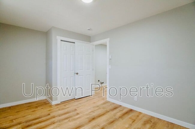 Building Photo - 466 N Adair St