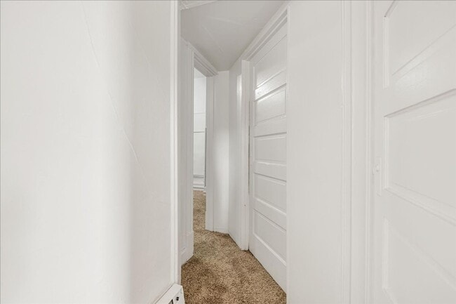 Building Photo - 1b/1ba Goose Hollow Apartment, close to everything!