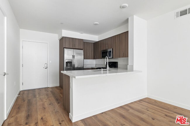 Building Photo - 5229 Willowcrest Ave