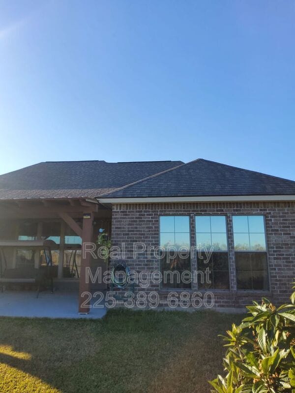 Building Photo - 10950 Hillpark Ave