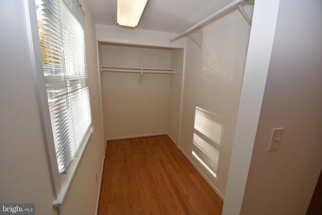 Building Photo - 2622 Shelby Ln