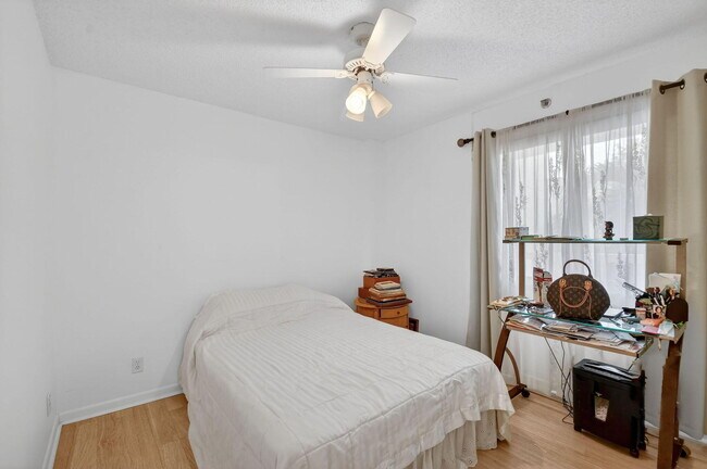 Building Photo - 3146 Via Poinciana