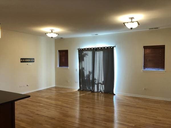 Dinning/Living Room - 915 S Lytle St