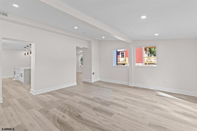 Building Photo - 1301 3rd Ter