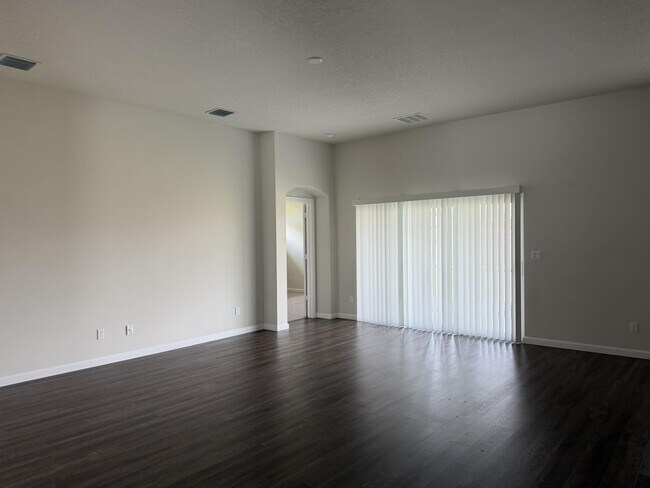 Building Photo - 4634 SW Athena Dr