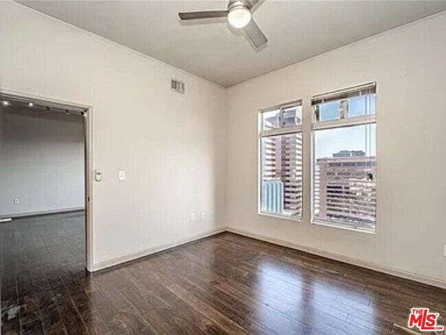 Building Photo - 388 E Ocean Blvd