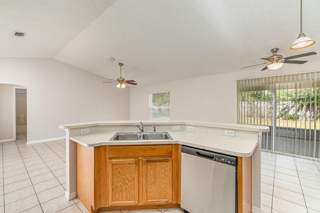 Building Photo - 1742 Laramie Cir