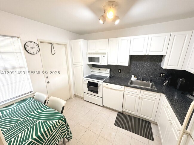 Building Photo - 2681 S Course Dr