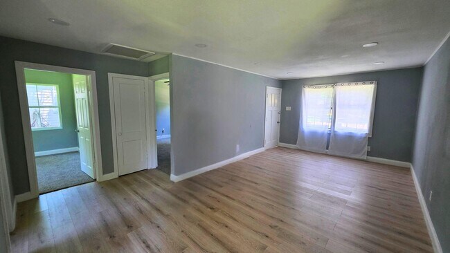 Building Photo - 502 Azalea Dr