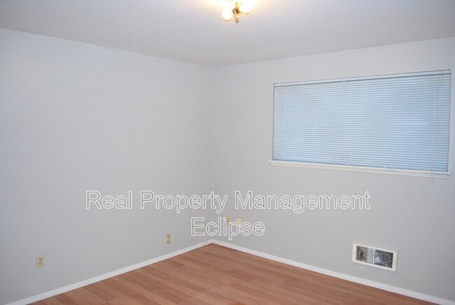 Building Photo - 6130 W Beech St