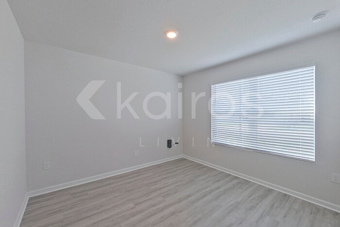 Building Photo - 120 Swallowtail Ln