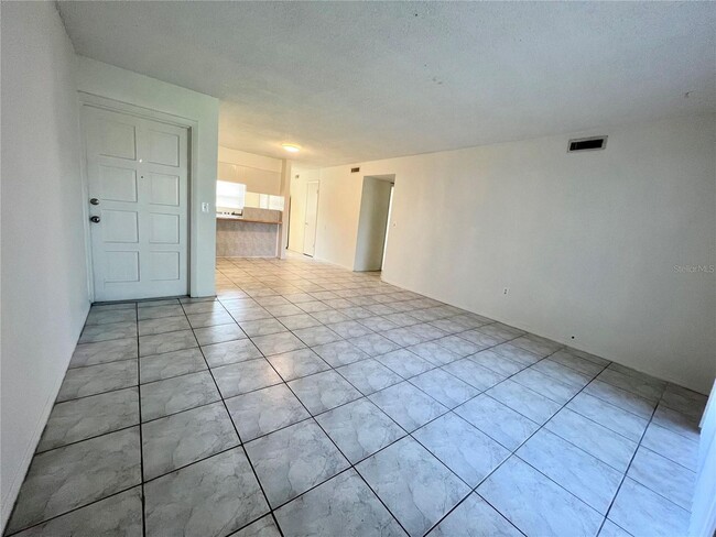 Building Photo - Spacious Condo for Rent in Fern Park – Top...