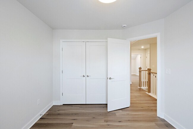 Building Photo - Dog-Friendly S. Albemarle Townhome