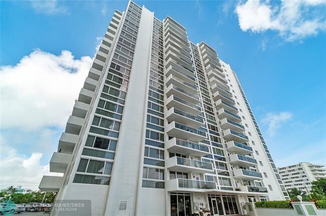 Building Photo - 2715 N Ocean Blvd