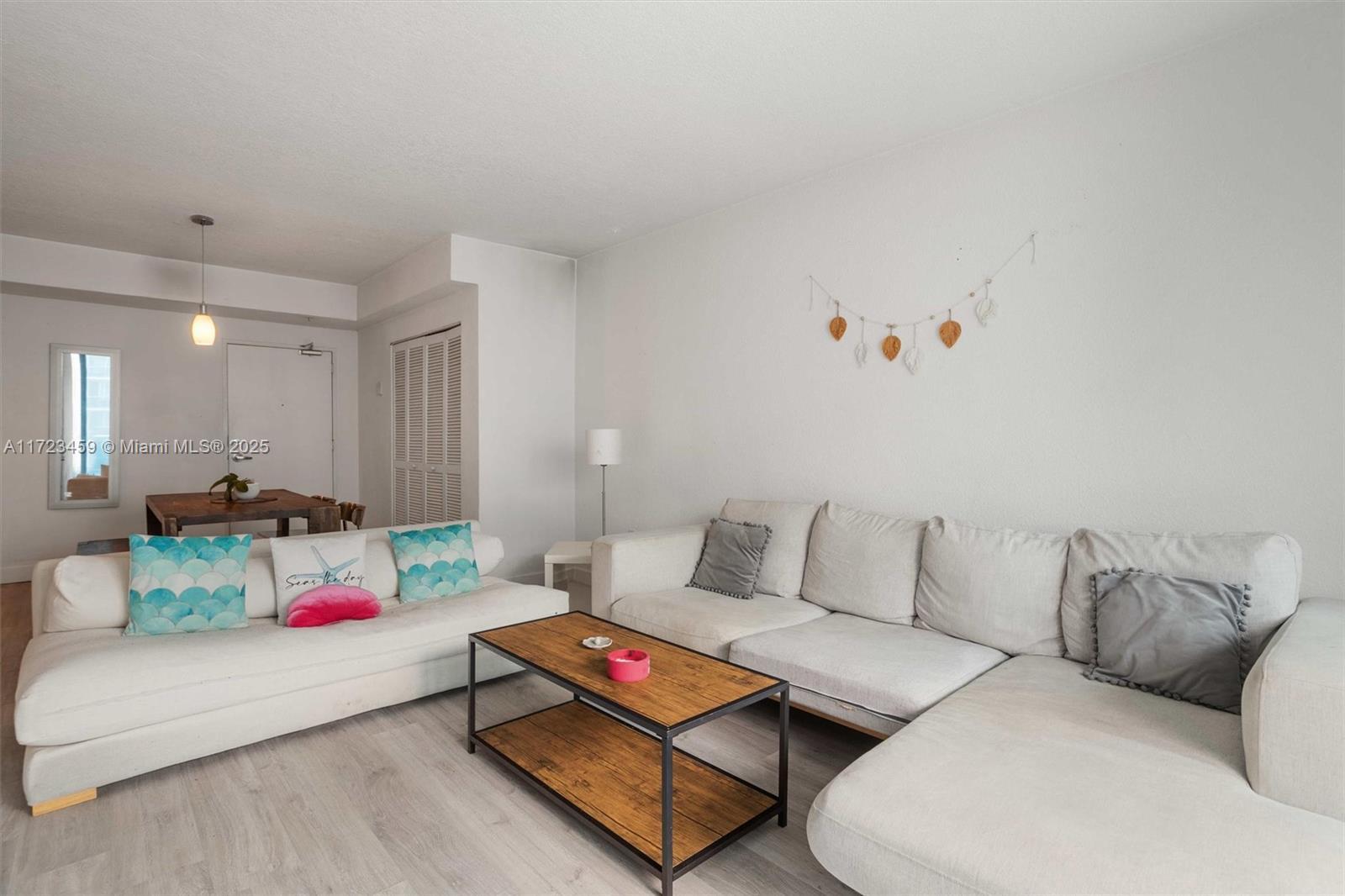 Building Photo - 7501 E Treasure Dr