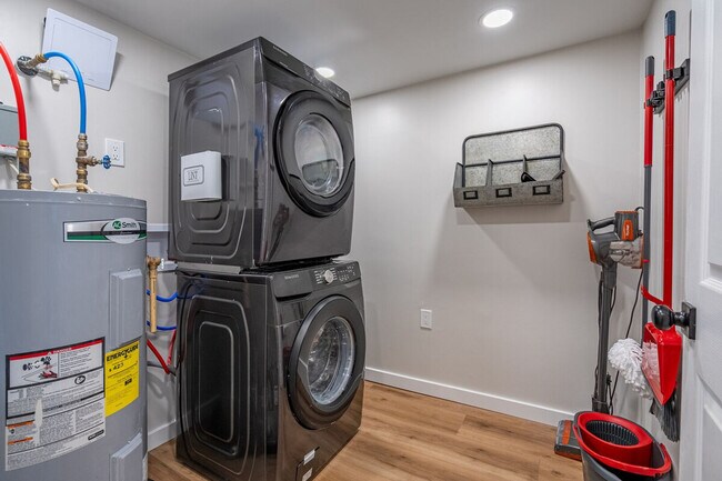 Building Photo - 18 Huntcliff Dr