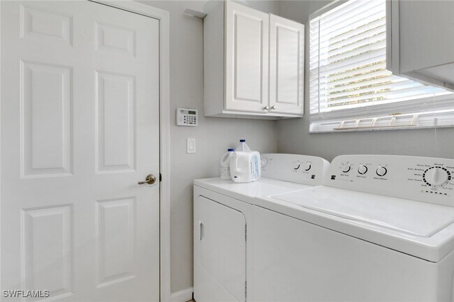 Building Photo - 6773 Southern Oak Ct