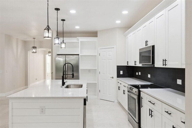 Building Photo - 6615 Helmsley Cir