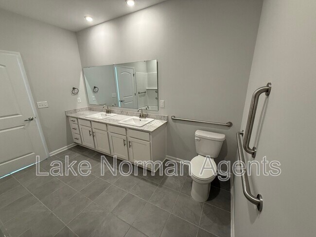 Building Photo - 4455 Reed Crk Dr