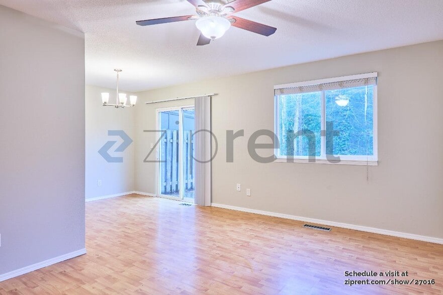Building Photo - Unit