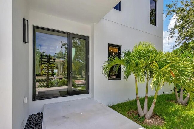 Building Photo - 214 28th St