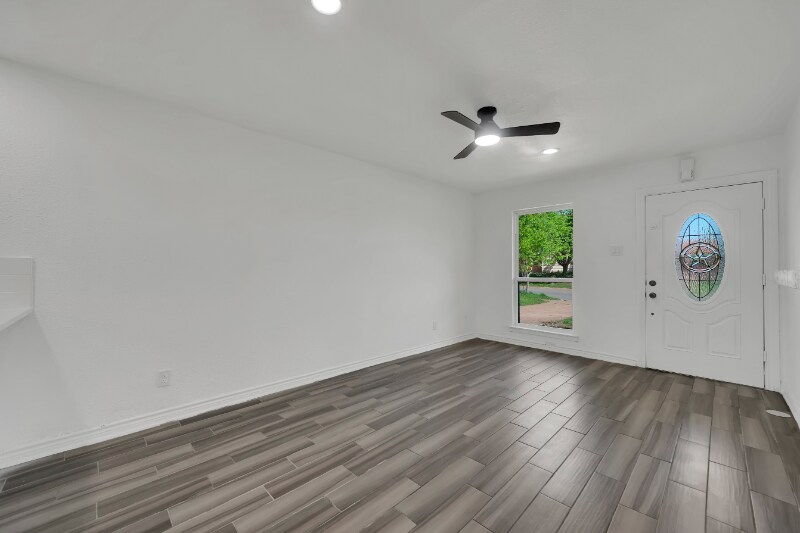 Building Photo - 4622 Bayview Dr