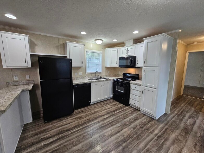 Primary Photo - 57 Millstream Ct