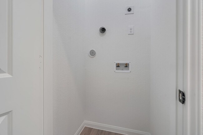 Building Photo - 5105 Mallow St