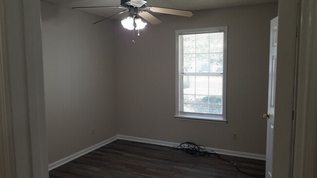 Building Photo - 3 Bedroom/2 Bath Home in North Lowndes