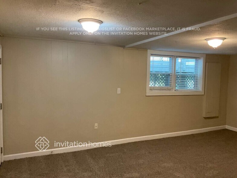 Building Photo - 504 Rivercrest Dr